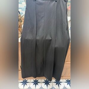 Perfect Corset Women’s Elegant Black Pleated Skirt